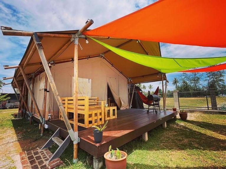 קמפונג פנריק Rembulan Escape - Beachfront Safari Tent מראה חיצוני תמונה