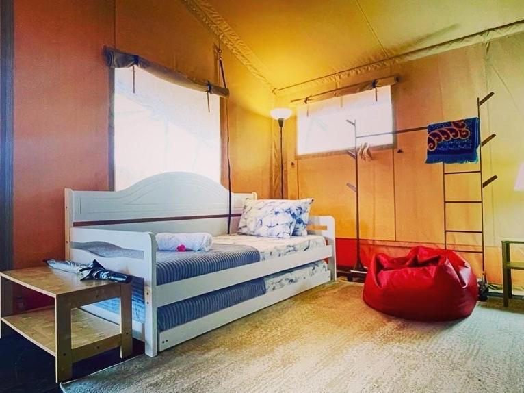 קמפונג פנריק Rembulan Escape - Beachfront Safari Tent מראה חיצוני תמונה