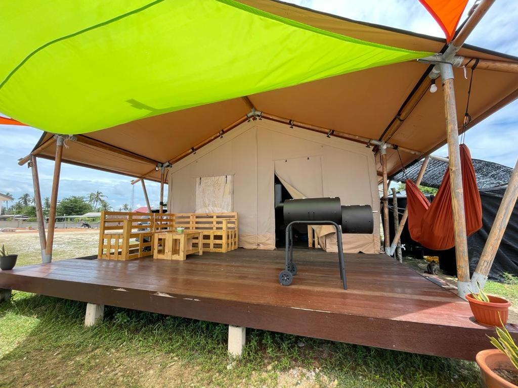 קמפונג פנריק Rembulan Escape - Beachfront Safari Tent מראה חיצוני תמונה