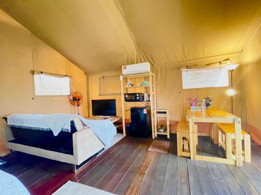 קמפונג פנריק Rembulan Escape - Beachfront Safari Tent מראה חיצוני תמונה