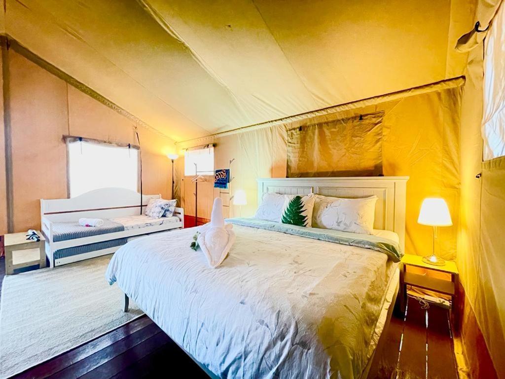 קמפונג פנריק Rembulan Escape - Beachfront Safari Tent מראה חיצוני תמונה