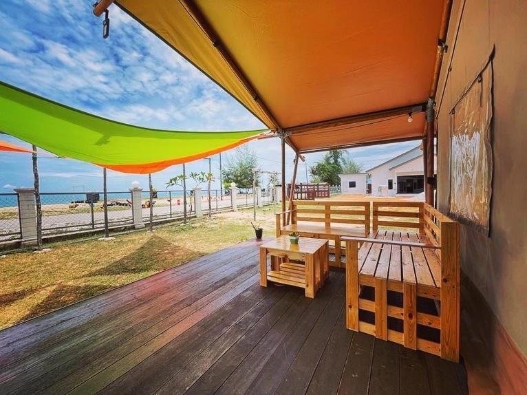 קמפונג פנריק Rembulan Escape - Beachfront Safari Tent מראה חיצוני תמונה